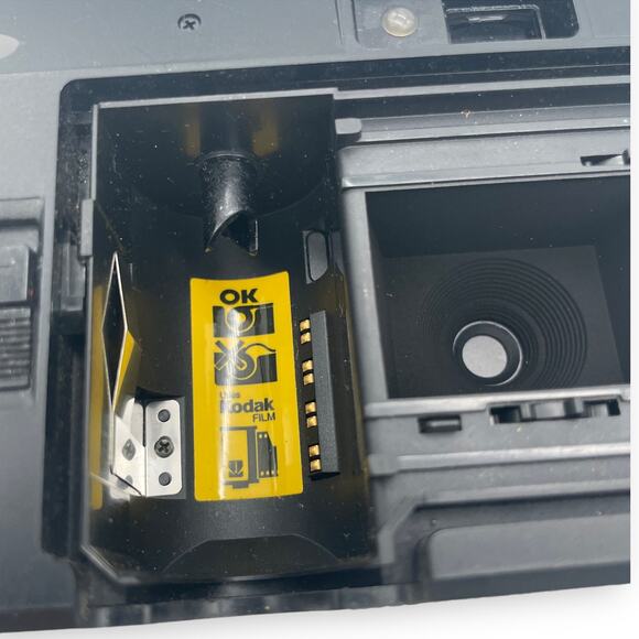 Kodak Film Camera VTG 35mm VR35 Point and Shoot Camera w/ Ektanar Lens - Picture 6 of 8